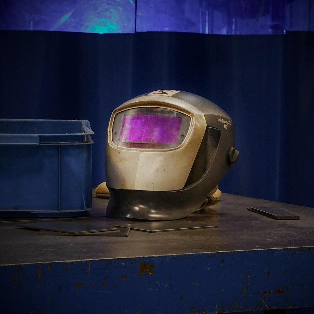 Peter Hoblík, fitting and finishing